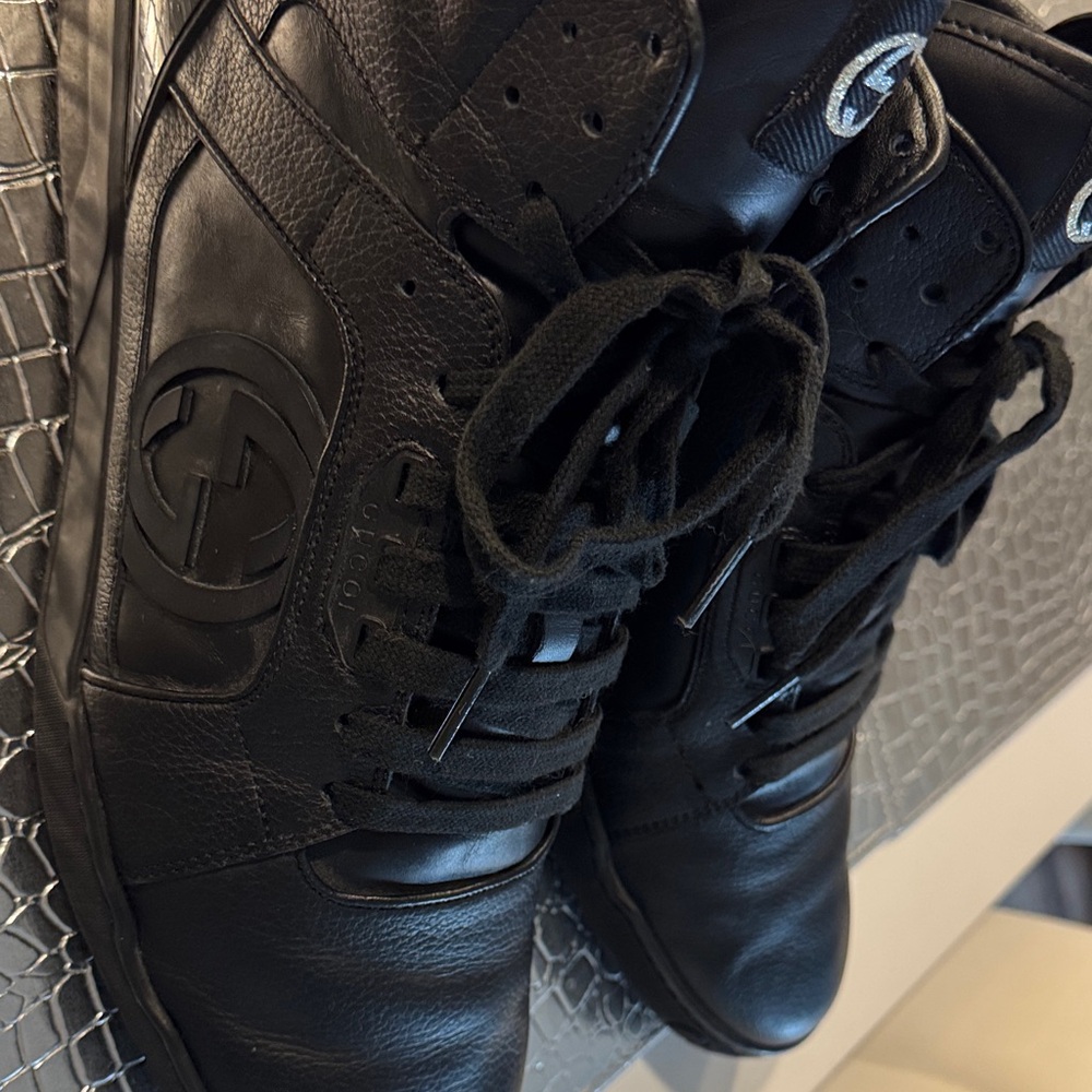 Gucci Men's Elegant Black Sneakers - Picture 4 of 12